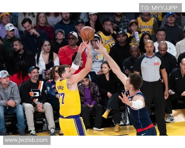 1990年湖人与快船的对决回顾及其对NBA历史的影响分析